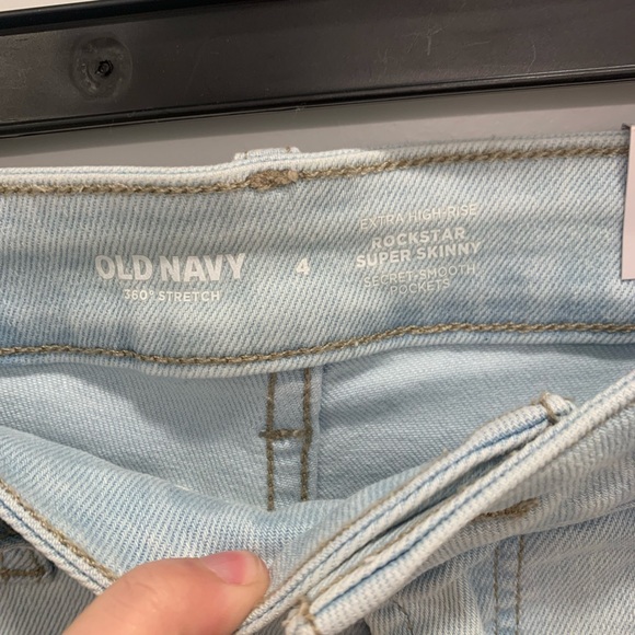 NWT Old Navy Light Wash Jeans - Picture 6 of 7